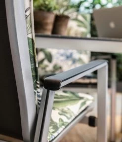 MWH Alu-Stapelsessel Elements 11 MWH Alu-Stapelsessel Elements -Outdoor Living Verkauf 5325733 WE DE 001 StapelsesselElements